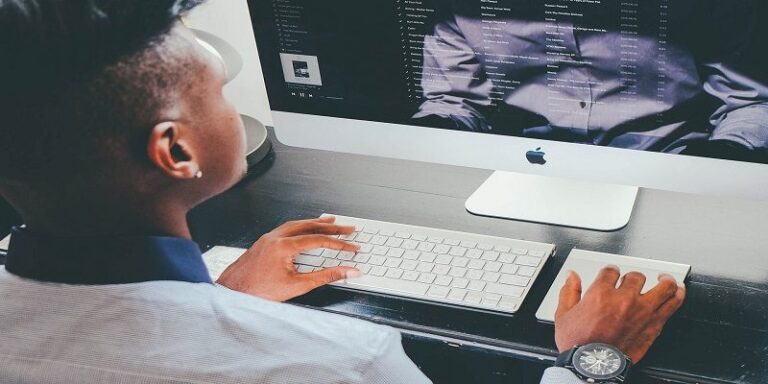 Revolutionizing Finance: The Impact of IT on the FinTech Industry Computer Science.jpg