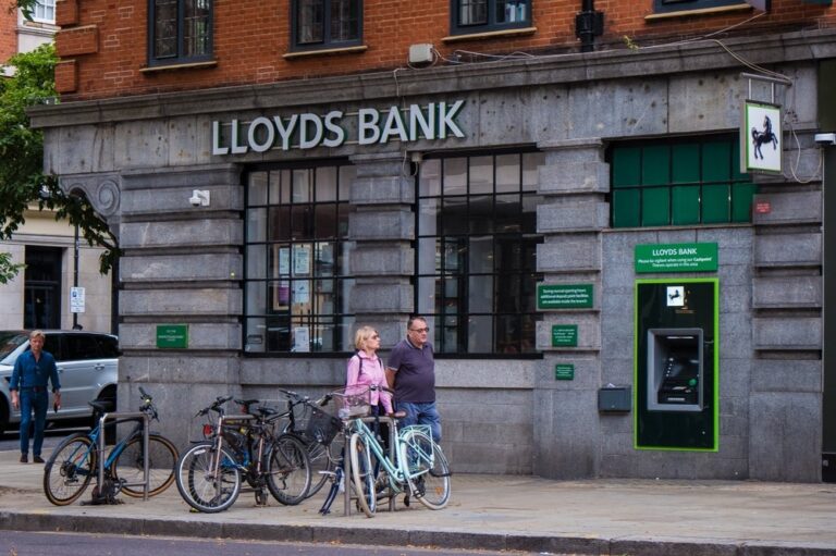 Lloyds Bank partners with Cleareye.ai to deliver trade finance technology solutions Shutterstock 2496644325.jpg