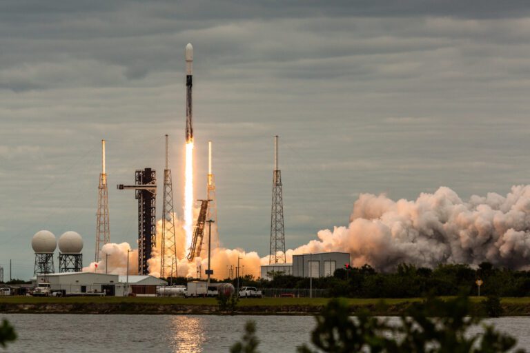 Fintech startup helps people invest in SpaceX A5df694ffac7b2d124a7facf095dc5ac.jpeg