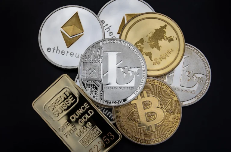 Fintech and Cryptocurrency Companies Seek Banking Licenses in Response to Regulatory Developments Fintech and cryptocurrency firms applying for banking charters in 2025.