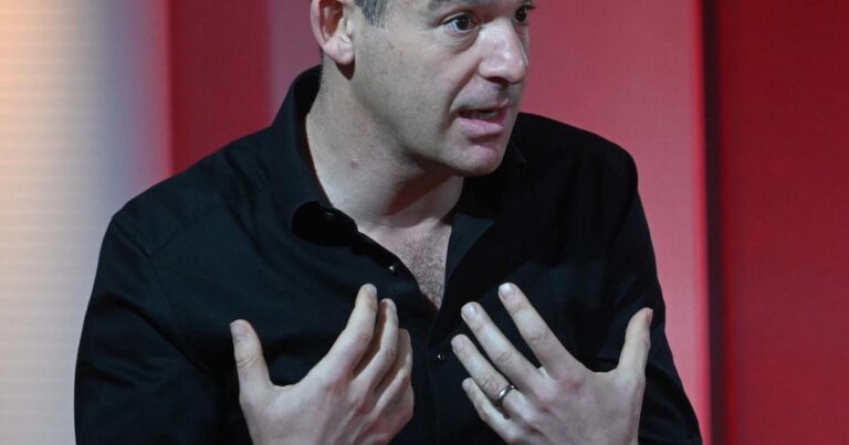 Martin Lewis advises viewers to avoid the financial scam involving IA. 19154317.jpg