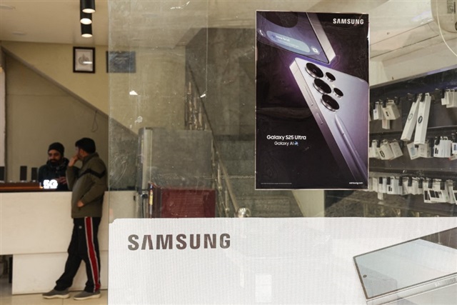 Samsung focuses on artificial intelligence, manufacturing, and finance to stimulate growth in India. 2 b.jpg