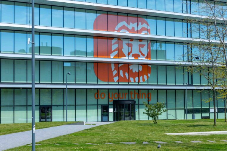 ING supports advancements in digital education, artificial intelligence, and financial services. Shutterstock 2303691253 scaled.jpg