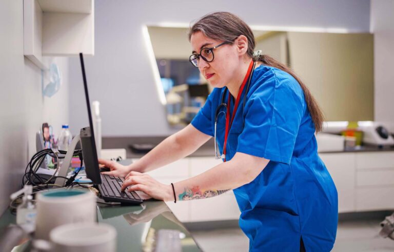 Healthcare20worker20scheduling20appointments.Ugur20Karakoc.jpg