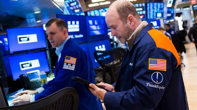 The impact of AI concerns has led to a decline in software stocks, with LPL finishing down 8%. 108263927 1770752019935 108263927 1770739931771 Traders Photo 20260210 KK PRESS 014.jpg