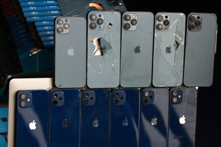 Brooken iphones.jpg