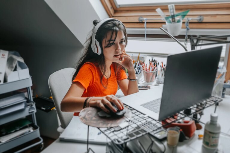 Side Hustles Surge as People Seek Extra Income Opportunities Explainer Side Hustle.jpg