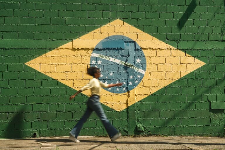 Itaú Unibanco Makes Cross-Border Payments Clearer: 3 Wins for Brazil Senders Cross-border payments transfer from Brazil showing upfront fees and exchange rate before sending